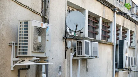 AMENZI de până la 10.000 de euro pentru instalarea unităților de aer condiționat pe fațadele clădirilor. Unde se vor lua aceste măsuri radicale