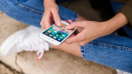 Grecia, pe urmele Spaniei și Franței. Atena ar urma să anunțe interzicerea rețelelor sociale pentru copiii sub 15 ani. Australia a dat 