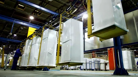 Viral în Timișoara. Cum a decis un șofer să-și transporte frigiderul: „Noul model de climatronic...?