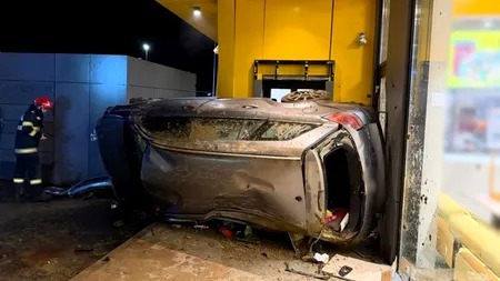 Bărbat din Cluj, arestat preventiv, după ce a intrat cu maşina în stâlpul de iluminat şi în peretele unui magazin. Nu avea permis