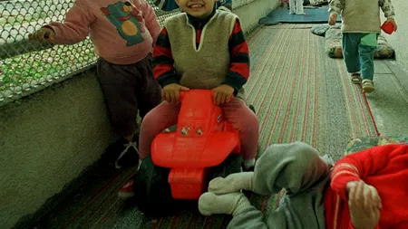 Oficiul Român pentru Adopții: Cele mai multe dintre familiile atestate vor să adopte copii de cel mult doi și trei ani