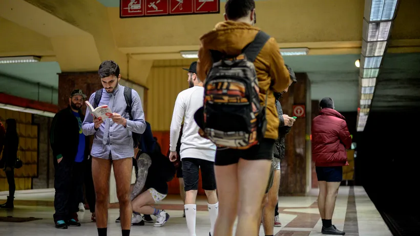 No Pants Subway Ride: bucureștenii s-au plimbat cu metroul în boxeri cu dantelă și pantaloni scurți - GALERIE FOTO