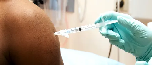 Patru persoane s-au îmbolnăvit de COVID-19 după vaccinare, în Vrancea. Un medic este internat în spital, cu insuficienţă respiratorie