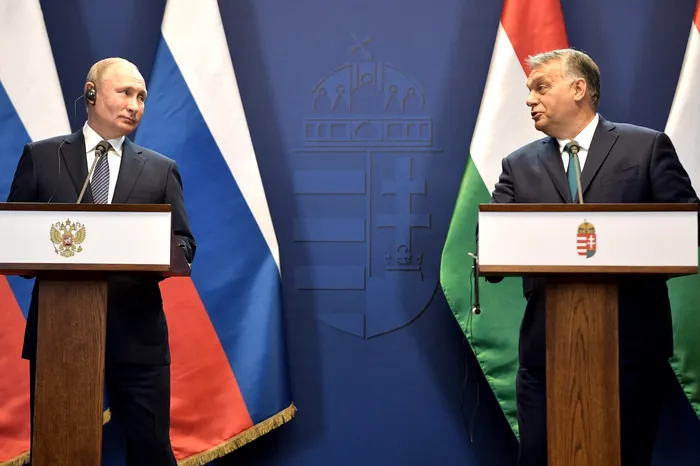 Putin &#537;i Orban &bdquo;s-au pierdut&rdquo; &icirc;n traducere. &Icirc;n timpul discu&#539;iilor de la Kremlin, translatorul premierului Ungariei s-a &icirc;ncurcat &icirc;n&hellip; Ucraina
