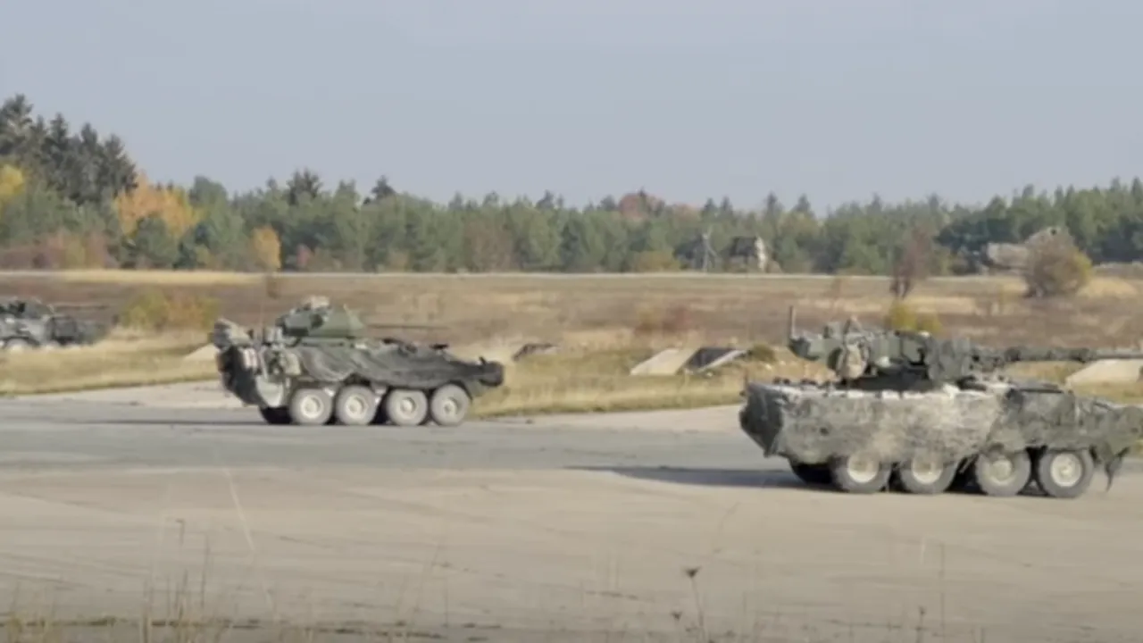 MApN demontează o nouă știre falsă: Blindate americane Stryker se deplasează prin România către Ucraina