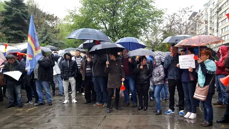 Sindicaliștii din căile ferate protestează în fața Ministerului Transporturilor