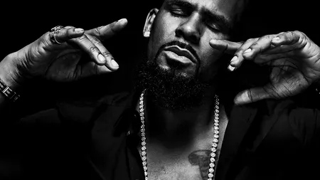 Un cântăreț celebru riscă zeci de ani de închisoare pentru alte 11 acuzații de infracțiuni sexuale