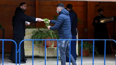 Credincioșii ortodocși s-au speriat de frigul din Capitală și puțini și-au luat ramuri de salcie sfințite de la Catedrala Patriarhală. Obiceiuri și tradiții de Florii