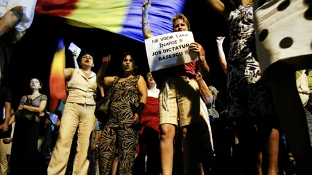 Peste 150 de persoane au participat la un miting anti-Băsescu în Piața Universității