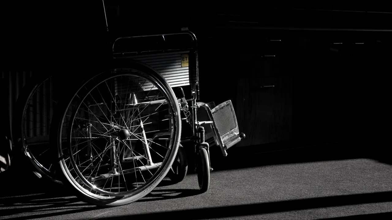 Oamenii străzii din Palermo, SCHILODIȚI pe viață de mafioți. Le rupeau OASELE și îi puneau în mașini avariate, pentru a înscena accidente rutiere GRAVE