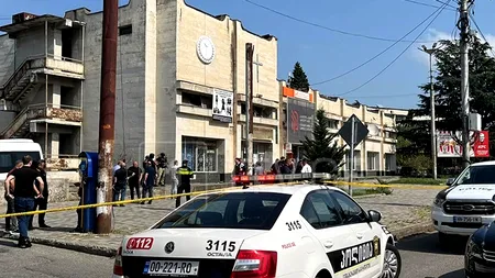 Un individ înarmat a luat 12 ostatici într-o bancă din Georgia și cere 2 milioane de dolari pentru a-i elibera! El mai vrea un elicopter și un steag rusesc