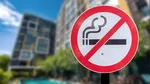 Orașul din România care interzice FUMATUL în parcuri, stații de autobuz și baze sportive / La cât se ridică amenzile și care sunt excepțiile
