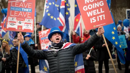 BREXIT-ul se clatină. Zeci de mii de britanici s-au adunat pe străzile Londrei pentru a cere un nou REFERENDUM