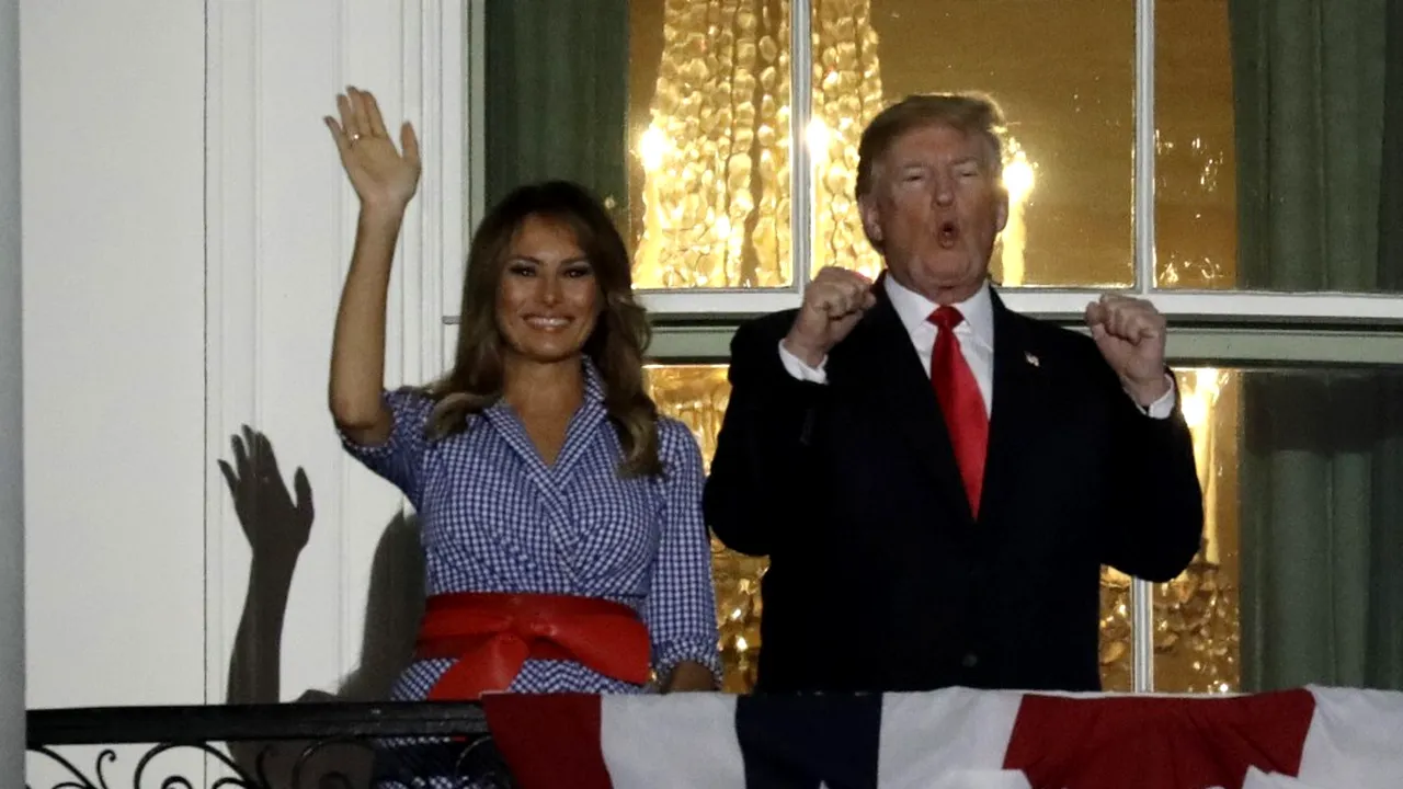 Trump, întrebat de jurnaliști ce cadou i-a cumpărat Primei Doamne: O întrebare dură