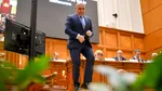 Moțiunea de cenzură inițiată de PSD și AUR împotriva Guvernului Bolojan este citită azi, în plenul Parlamentului, de Petrișor Peiu