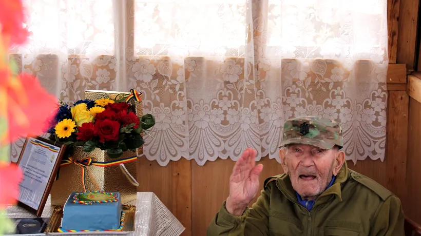 FOTO | Povestea veteranului de război care a luptat în Munții Tatra și s-a întors acasă pe jos. Iosif Cosma a împlinit 100 de ani