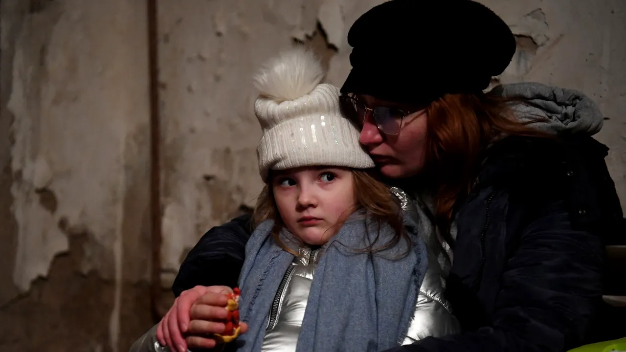 EXCLUSIV| „Oamenii s-au întins sub tancuri ca să nu plece. Copiii plâng și spun că nu vor să moară”. Mărturii din Kiev, în amenințarea unor noi bombardamente