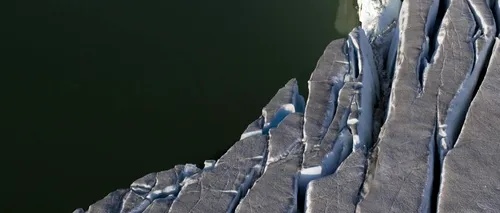Ghețarii din Arctica și Groenlanda se topesc cu o VITEZĂ ALARMANTĂ. Se va înregistra un nou record