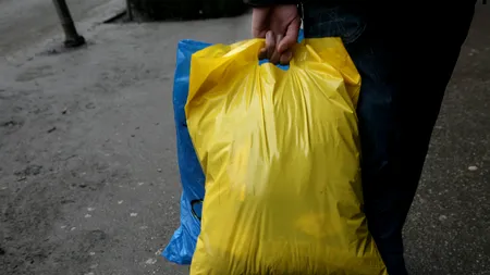 Guvernul a aprobat: Eco-taxa pentru pungi din plastic a crescut de la 0,10 lei la 0,15 lei