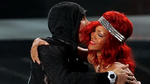 Gestul făcut de Eminem față de Rihanna, la zece ani după ce rapper-ul i-a luat apărarea lui Chris Brown