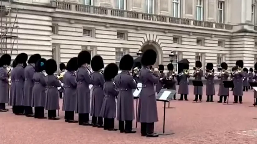 Garda Regală de la palatul Buckingham a interpretat BOHEMIAN RHAPSODY, după ce filmul cu Rami Malek a primit două Globuri de Aur