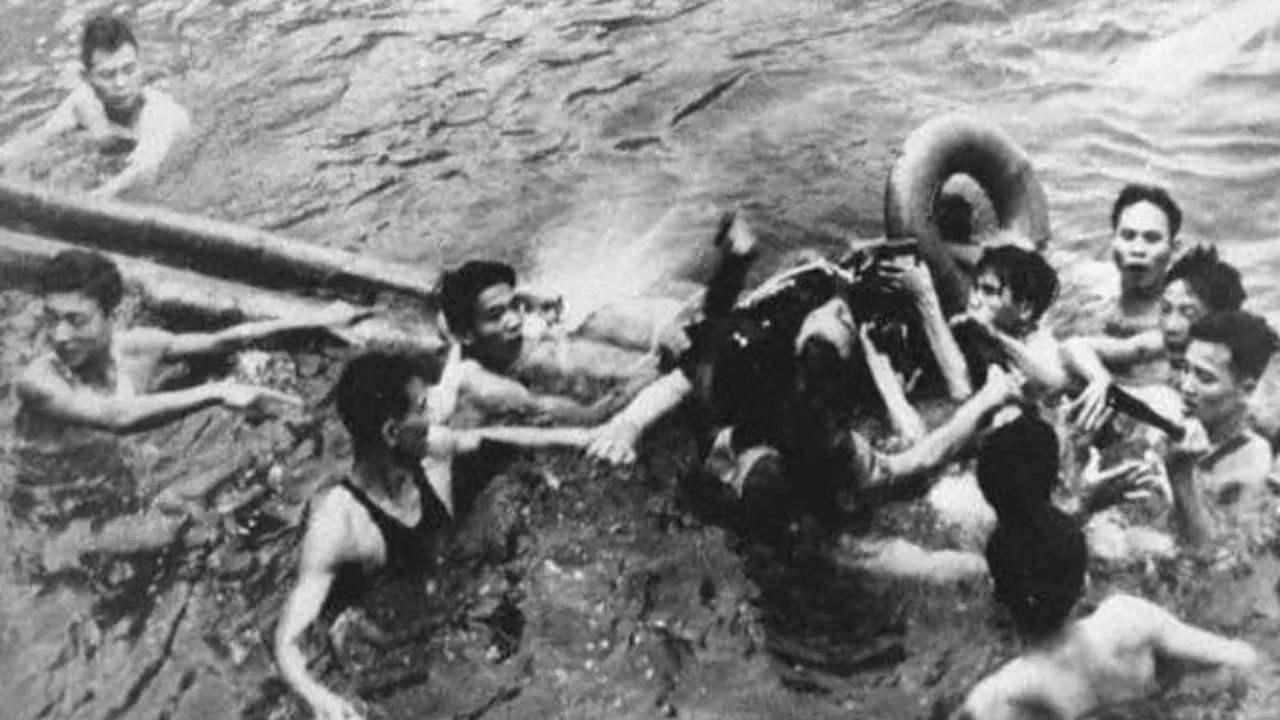 SCANDALUL CIA. Cum descrie tortura cel mai cunoscut prizonier de război american