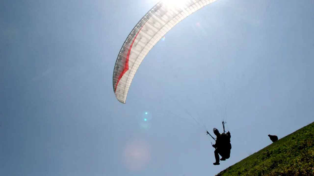 Bărbat rănit grav după ce a căzut cu parapanta în județul Călărași