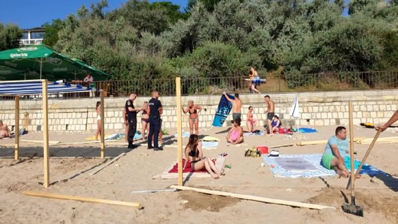FOTO | Turiști alungați de pe plajă, la Eforie Sud. De la ce a pornit scandalul