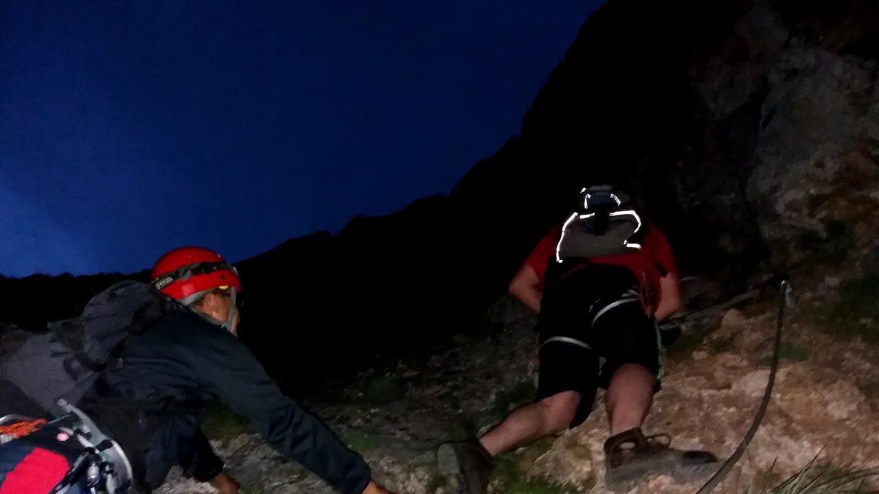 Copiii dispăruți în zona Vârfului Moldoveanu și tatăl lor au fost găsiți

