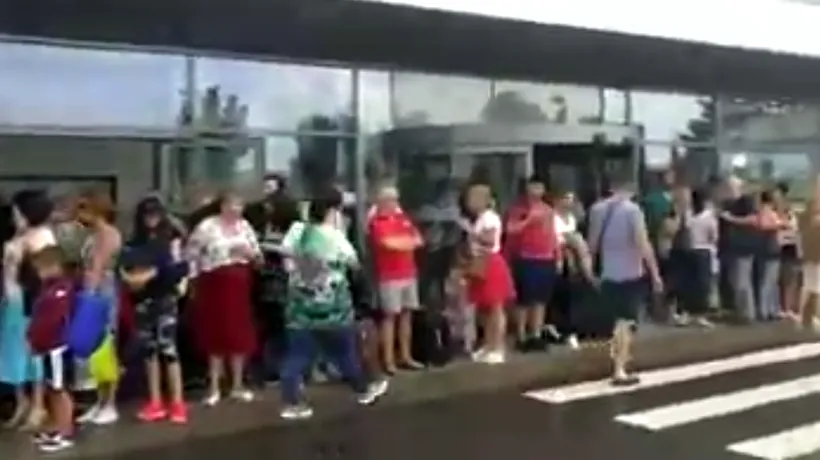 Peste 400 de persoane, evacuate de urgență de pe aeroportul din Sibiu