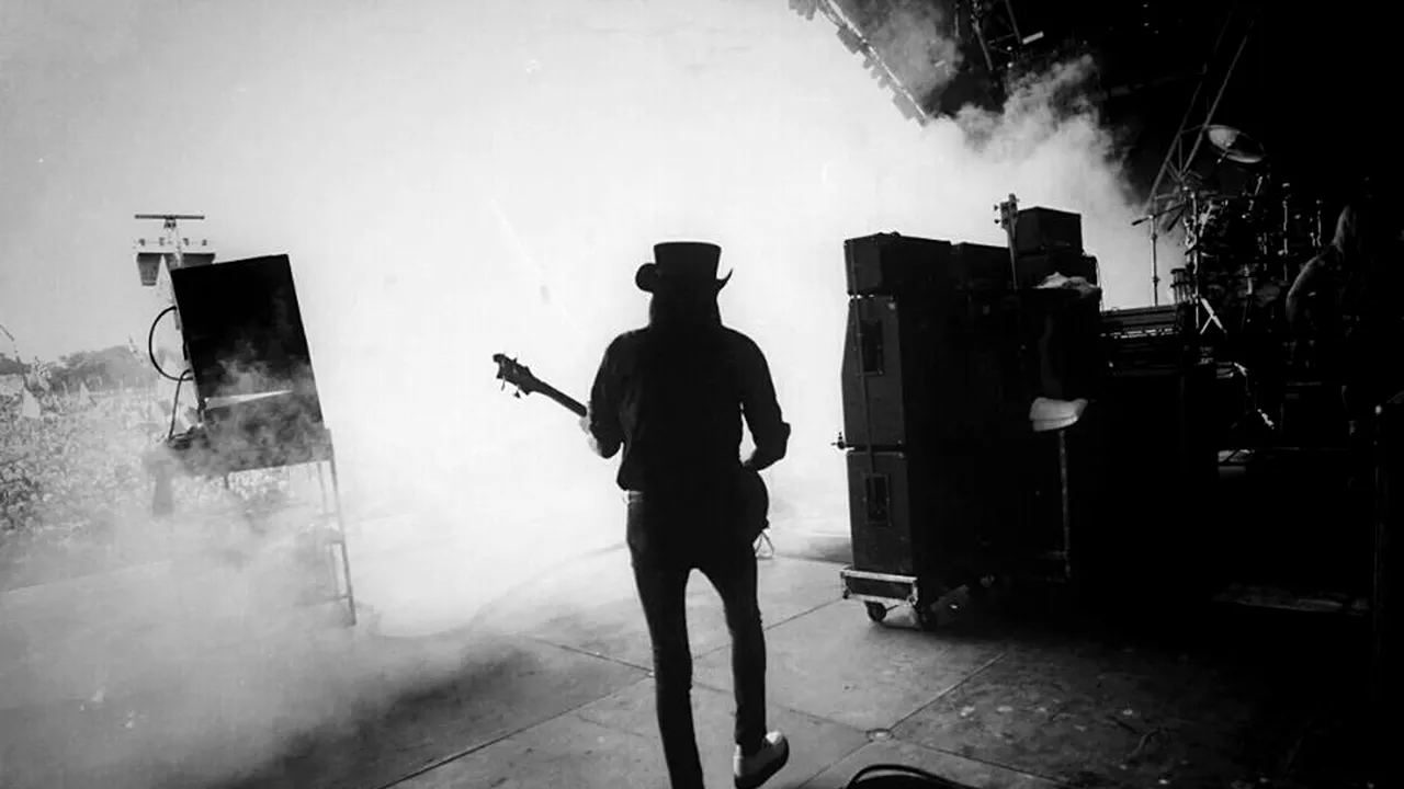  Ozzy,Slash, Dave Grohl și Lars Ulrich,printre vedetele care au participat la funeraliile rockerului Lemmy