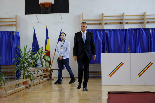 Alegeri 2024. Președintele Klaus Iohannis a votat la Liceul „Jean Monnet” / Sursa foto: Alexandra Pandrea (Gândul)
