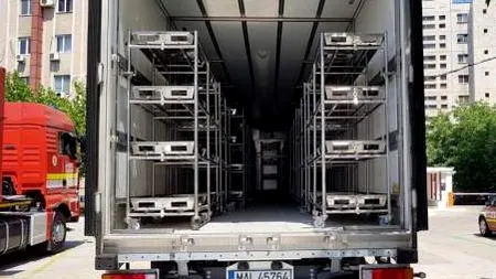 Morgă mobilă la un spital din Capitală, care nu mai face față numărului mare de decese COVID-19! (FOTO)