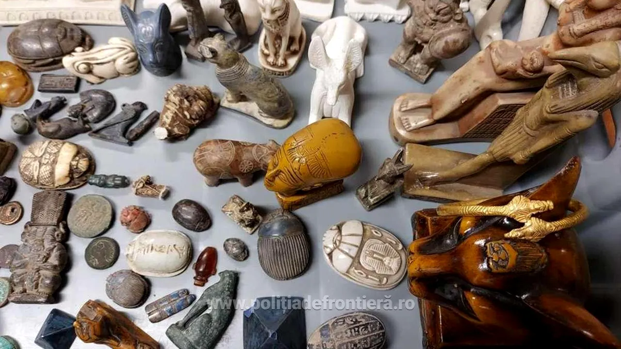 FOTO |  80 de monede, statui și bijuterii, vechi de mii de ani, descoperite în bagajul a doi bărbați care au ajuns în Aeroportul Otopeni / De unde provin artefactele arheologice