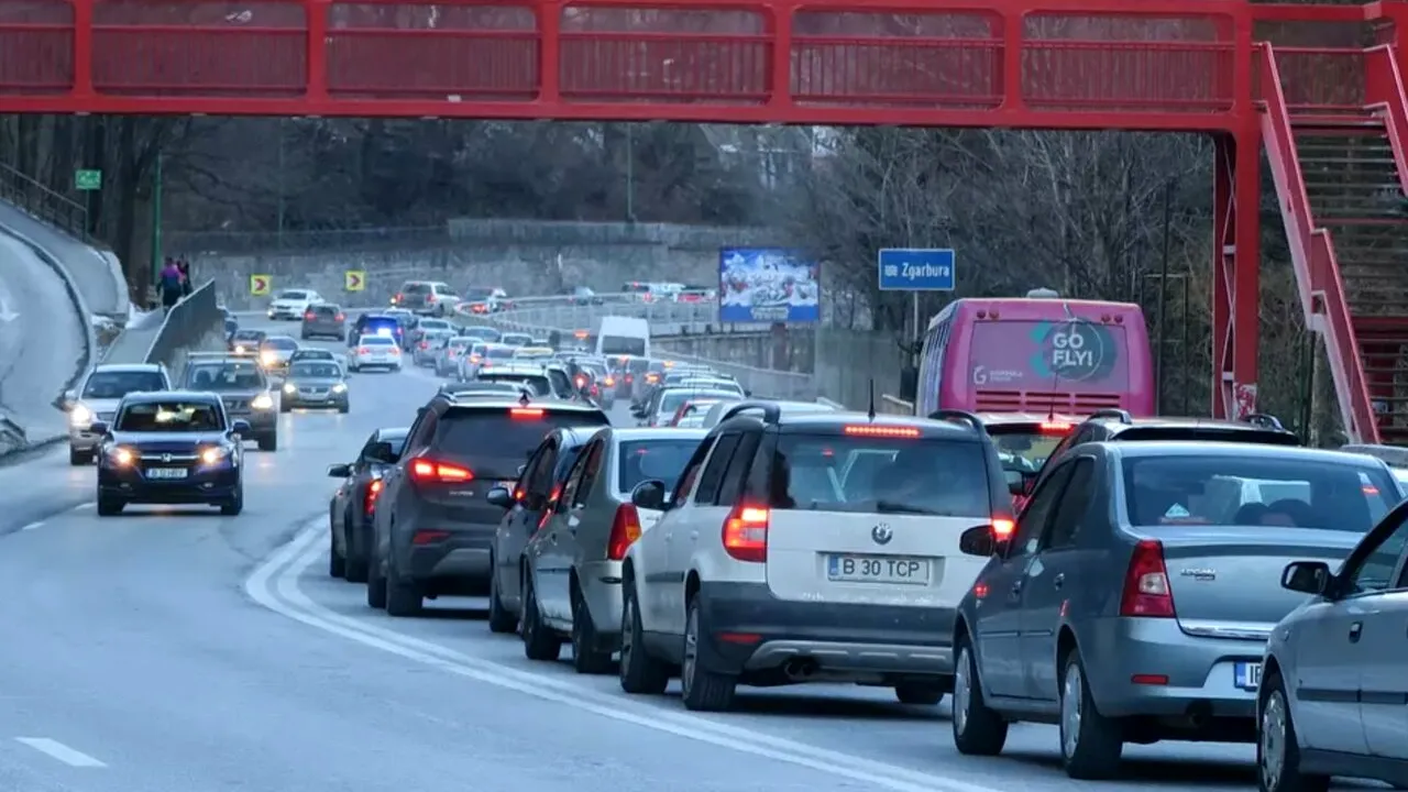 Aglomerație pe Valea Prahovei în minivacanța de Sfântul Andrei și 1 Decembrie. Unde s-au format coloane de mașini pe DN 1