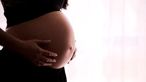 O gravidă venită în concediu în România a murit după ce a fost depistată cu varianta Delta