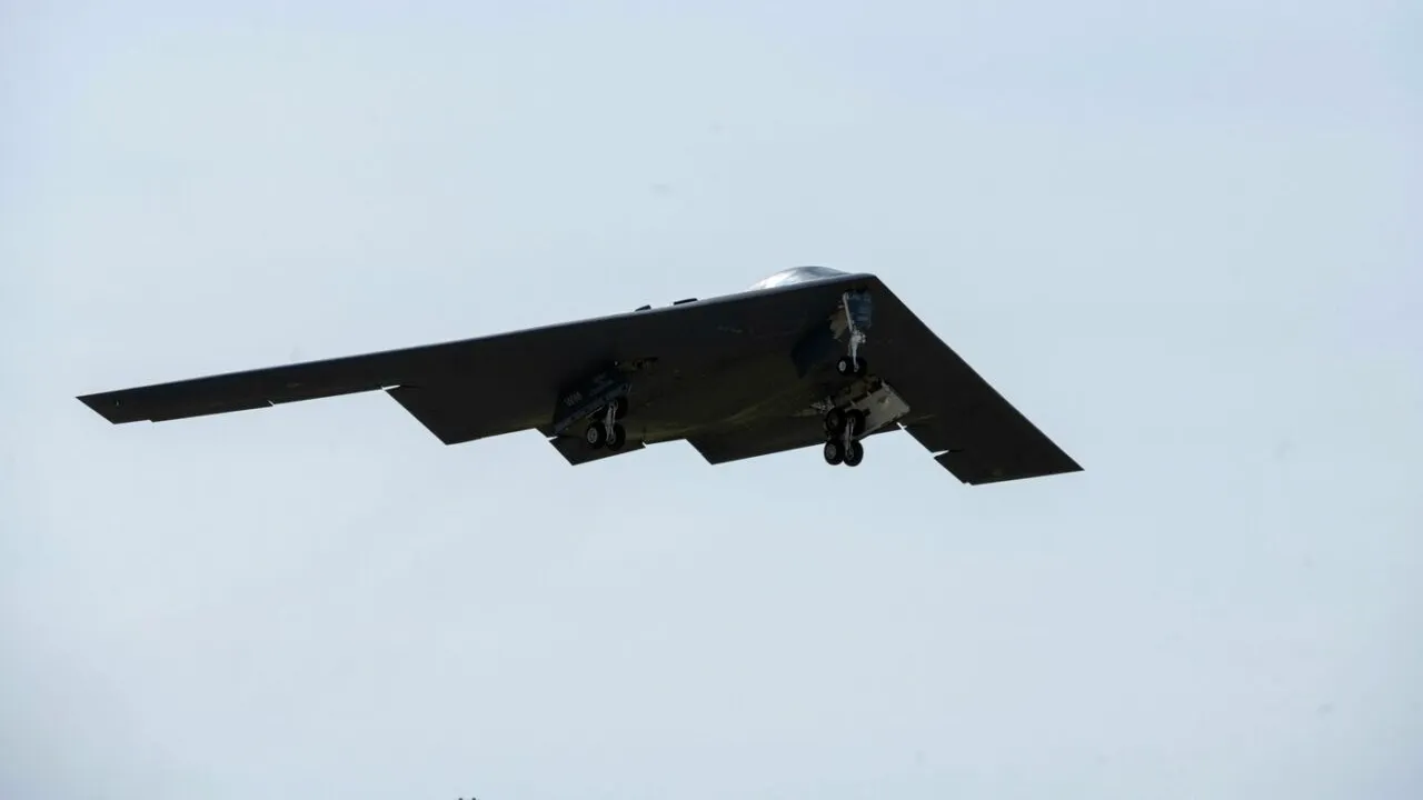 Bombardiere B-2, capabile să poarte bombe anti-buncăr, au decolat din SUA deasupra Pacificului