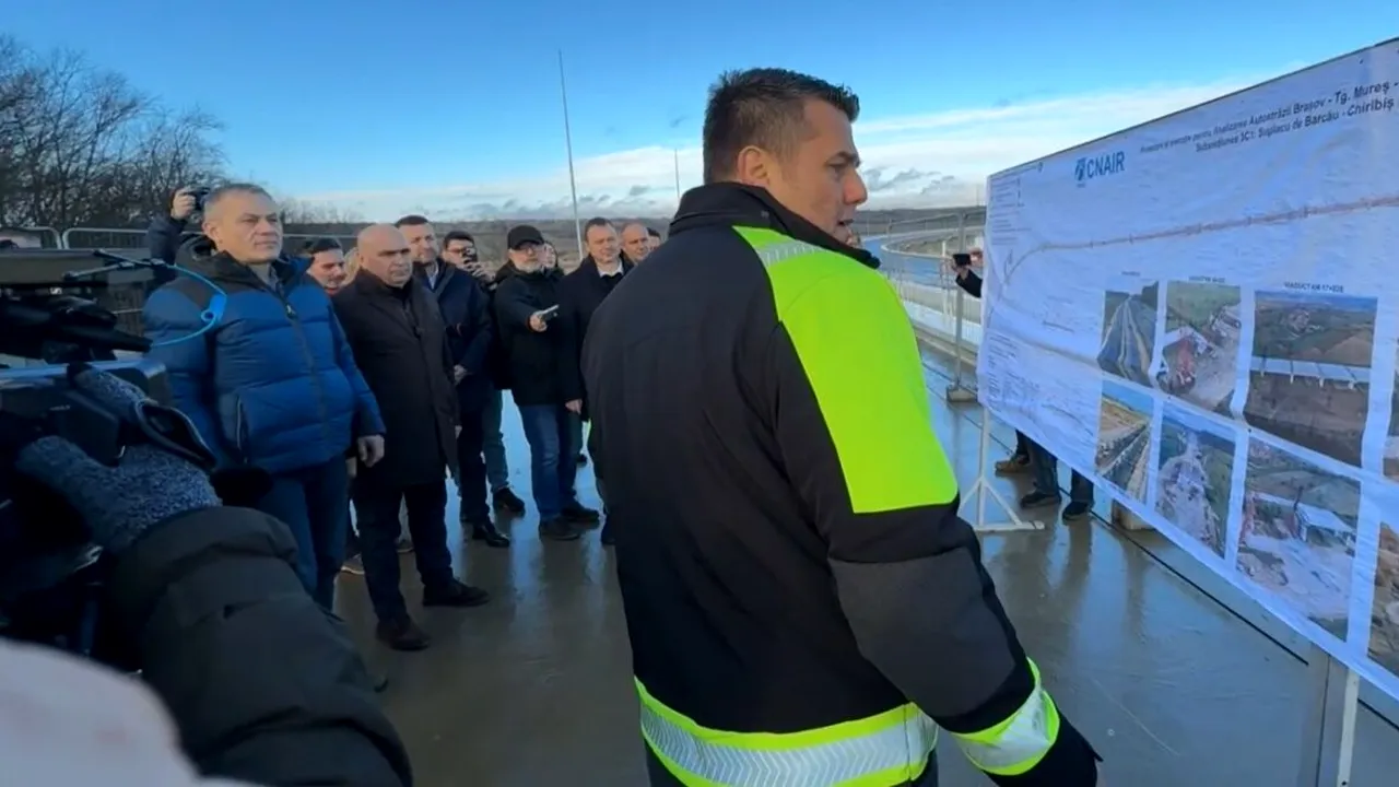 Premierul Ilie Bolojan a mers în Bihor pentru a inspecta lucrările la autostradă, alături de șefii CNAIR și CNIR