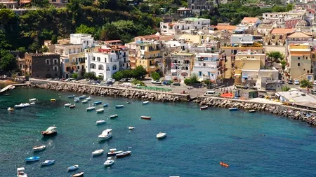 Efectul crizei: italienii renunță la vacanțe și haine, în favoarea mâncării