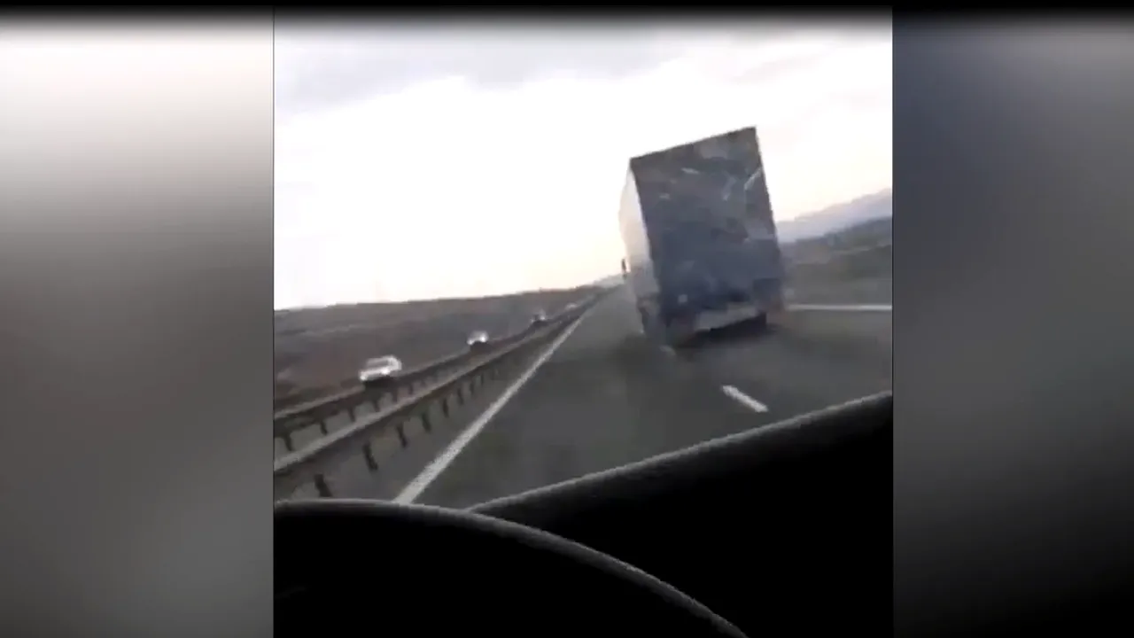 Alt ACCIDENT transmis LIVE de șofer. Cinci persoane rănite după ce un microbuz S-A RĂSTURNAT în Cluj