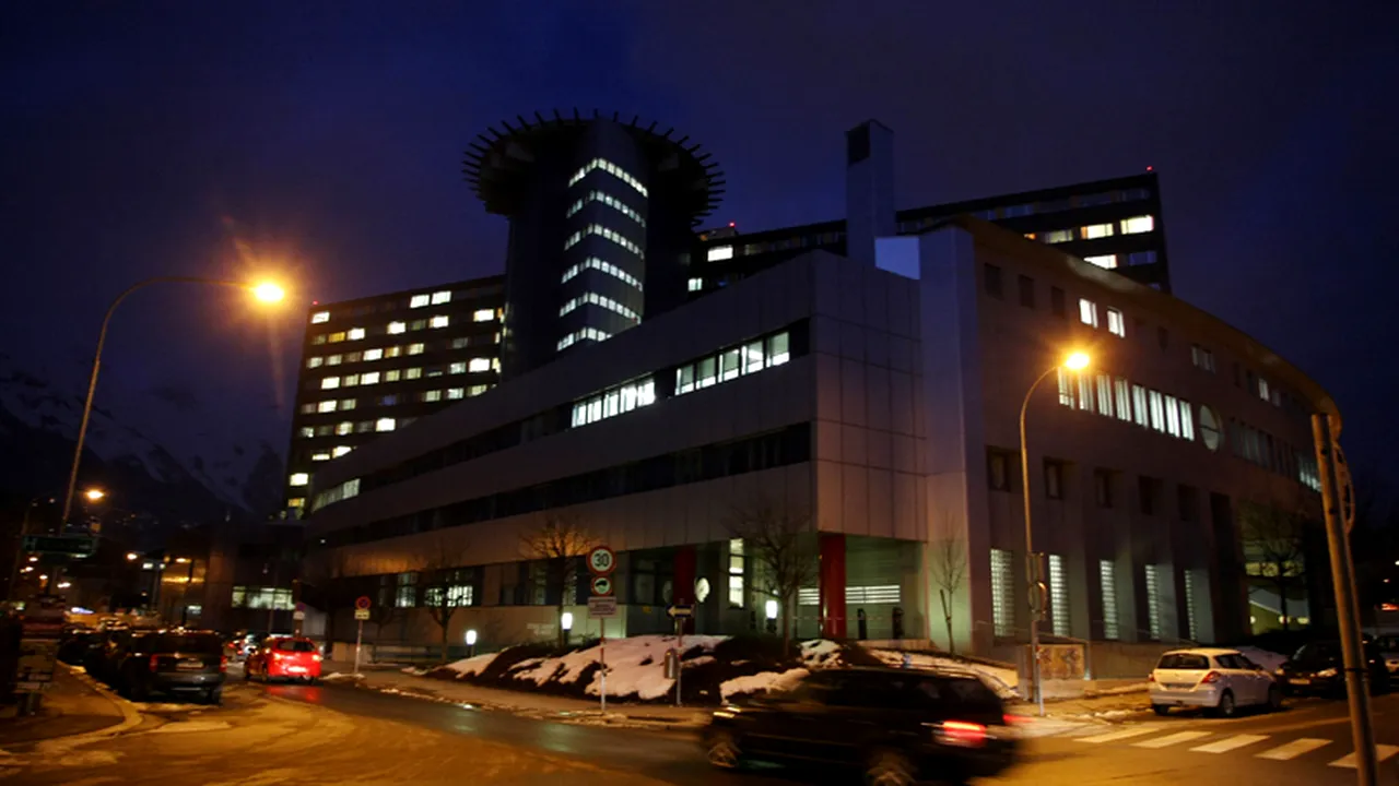 Prințul olandez Johan Friso, prins într-o avalanșă în Alpii austrieci, prezintă 