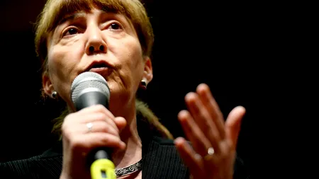 Monica Macovei îi cere demisia 