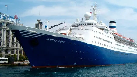 Britanicii au o altă variantă a ''alergatului după autobuz''. O turistă s-a aruncat în ocean pentru a prinde un transatlantic care tocmai părăsea portul