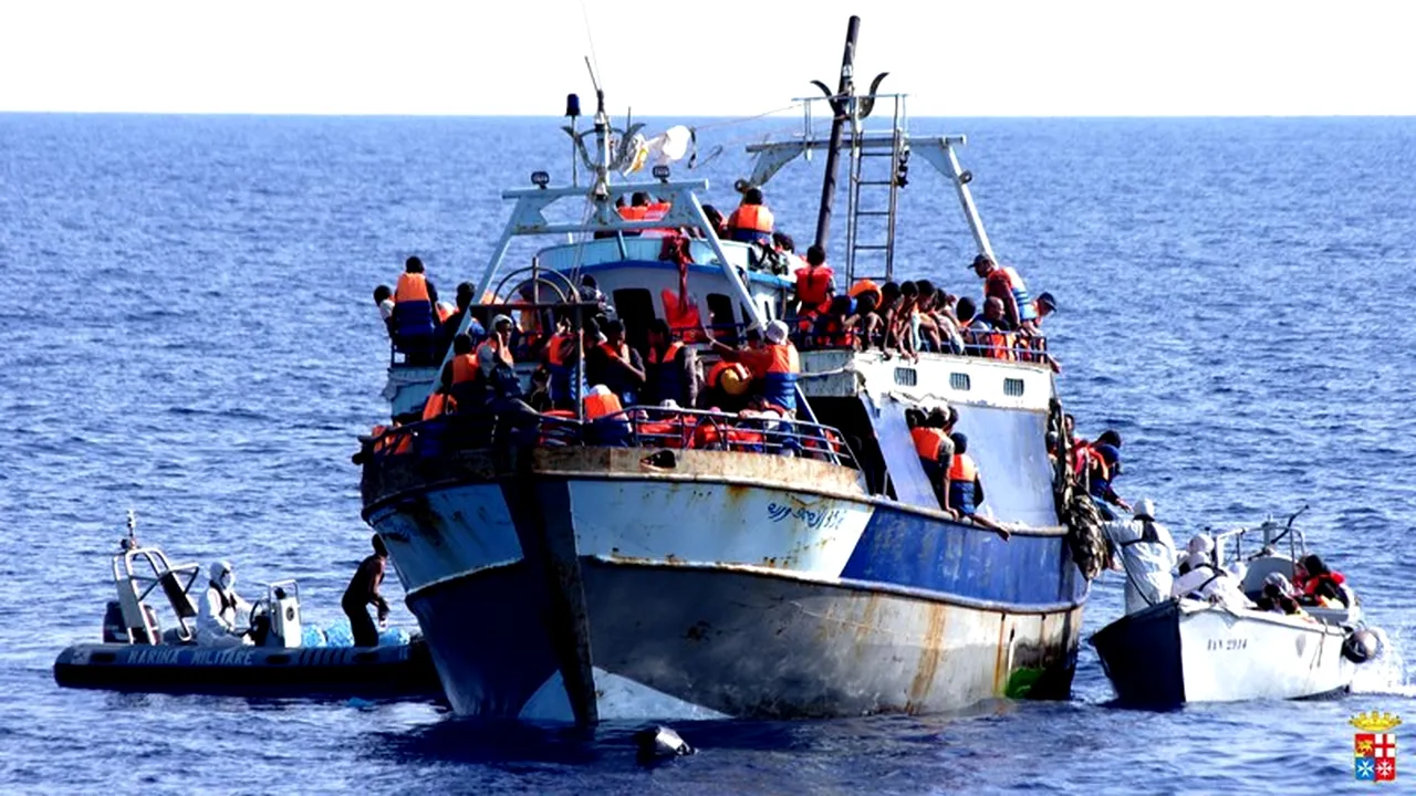 Sute de imigranți, dispăruți într-un naufragiu în Mediterana care ar fi fost provocat intenționat