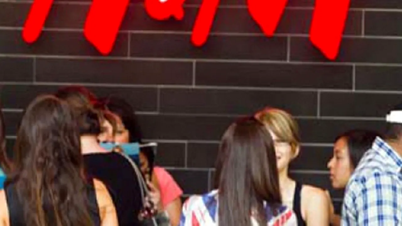 Câți bani au cheltuit românii în magazinele H&M din România în primele nouă luni ale anului fiscal. O creștere record, de 41%