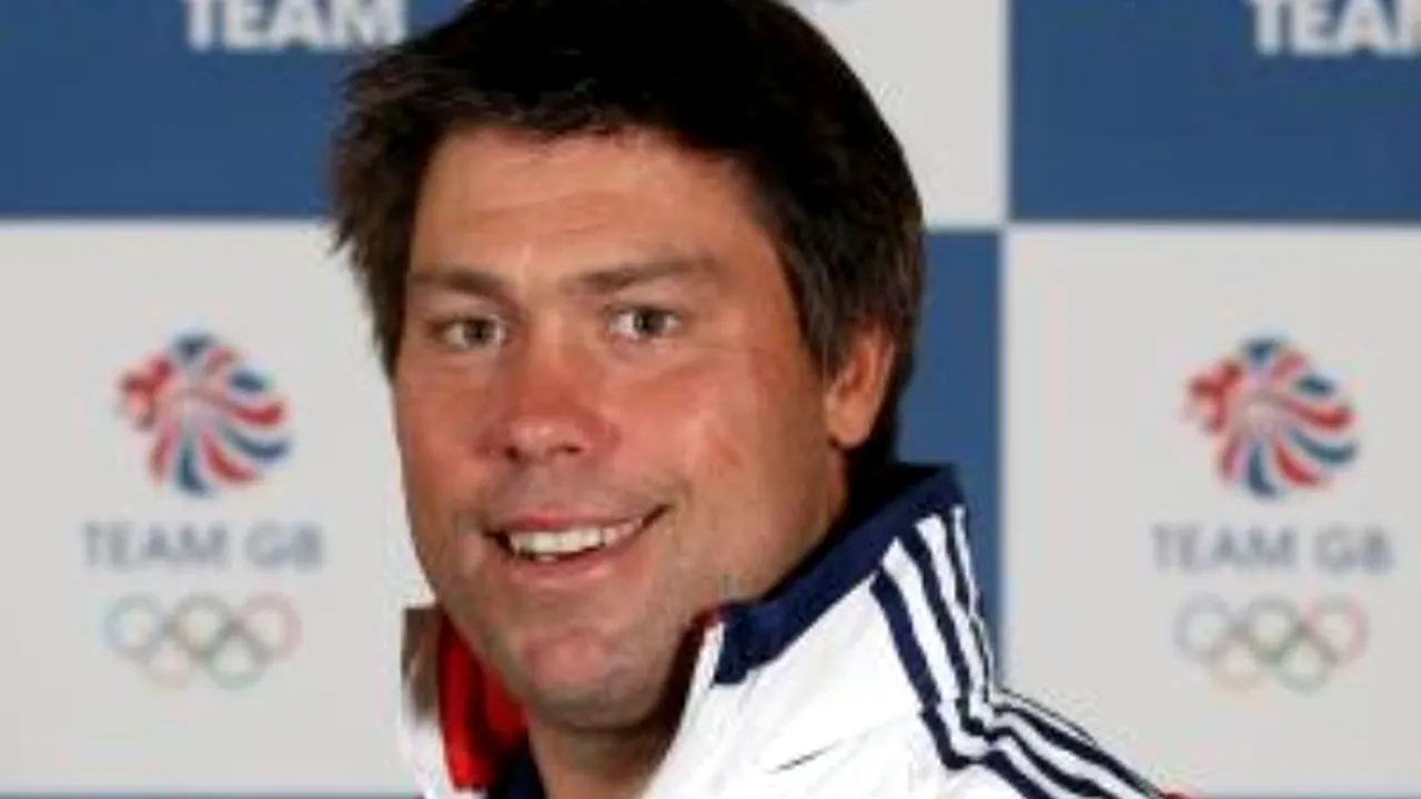 A murit navigatorul britanic Andrew Simpson 