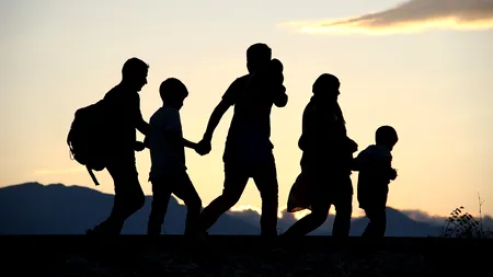 Poliția elenă evacuează imigranții de la frontiera cu Macedonia 