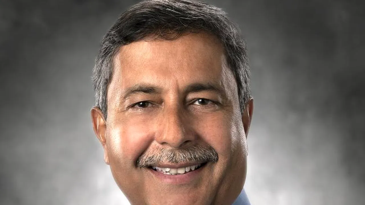 Povestea lui Sanjay Mehrotra, indianul refuzat de SUA de trei ori care acum conduce o afacere de 18 miliarde de dolari