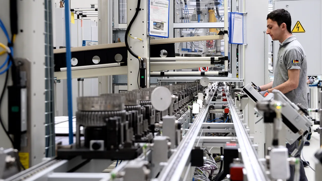 Cât muncesc și cât produc românii. O statistică rece care ne arată locul în Europa