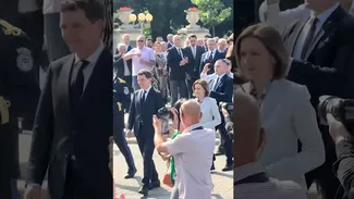 Nicușor Dan, baie de mulțime la CHIȘINĂU. Moldovenii i-au scandat numele și au făcut fotografii cu el